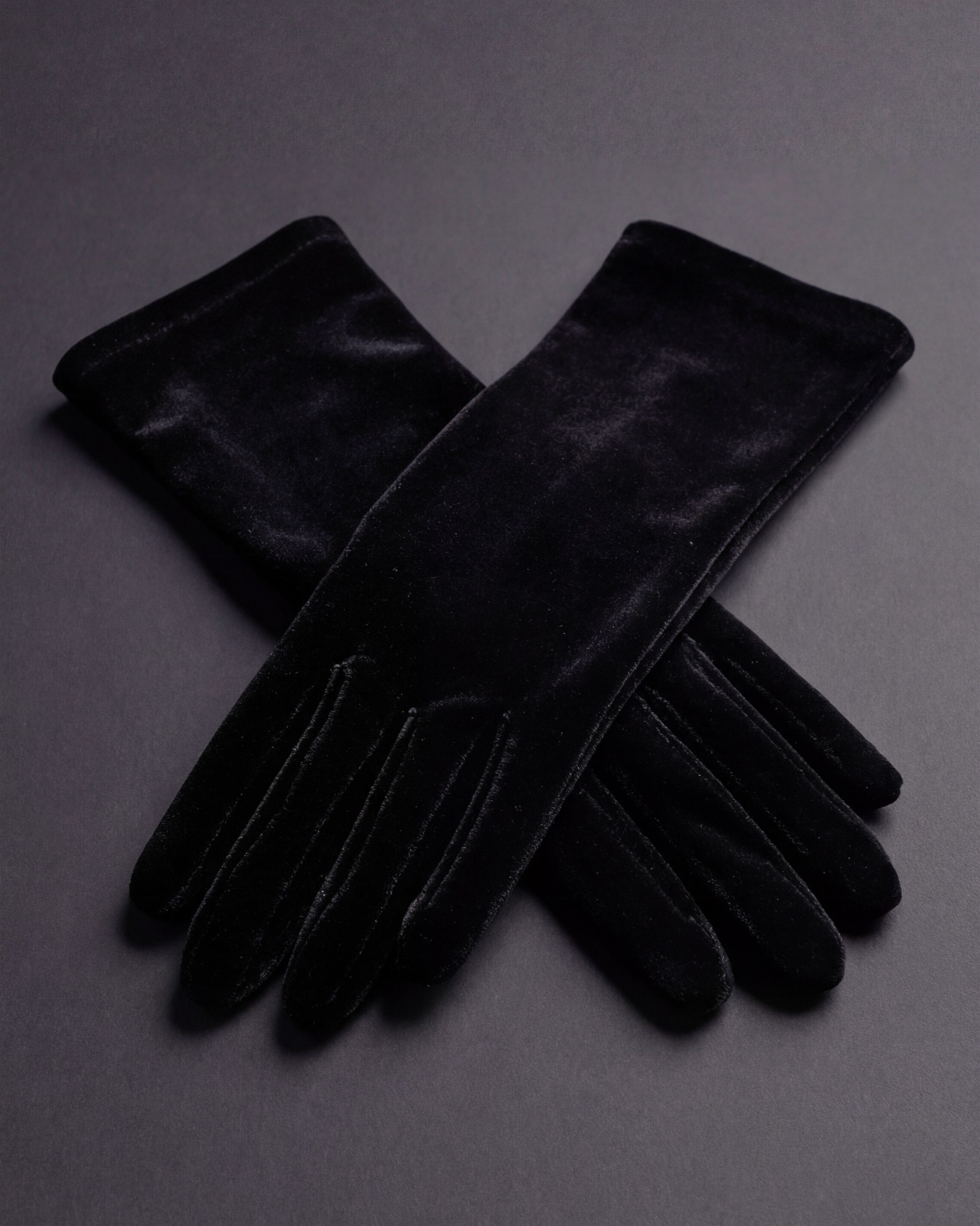 White gloves prepared for the presentation ritual